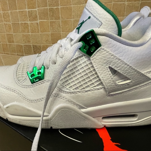 2020 Air Jordan 4 Retro GS in Green Metallic - 5.5Y - Picture 5 of 14